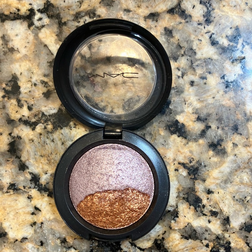 MAC Cosmetics under your spell eyeshadow